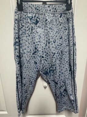 Lululemon Retreat Yogi Crop
Star Crushed Silver Fox Deep Navy